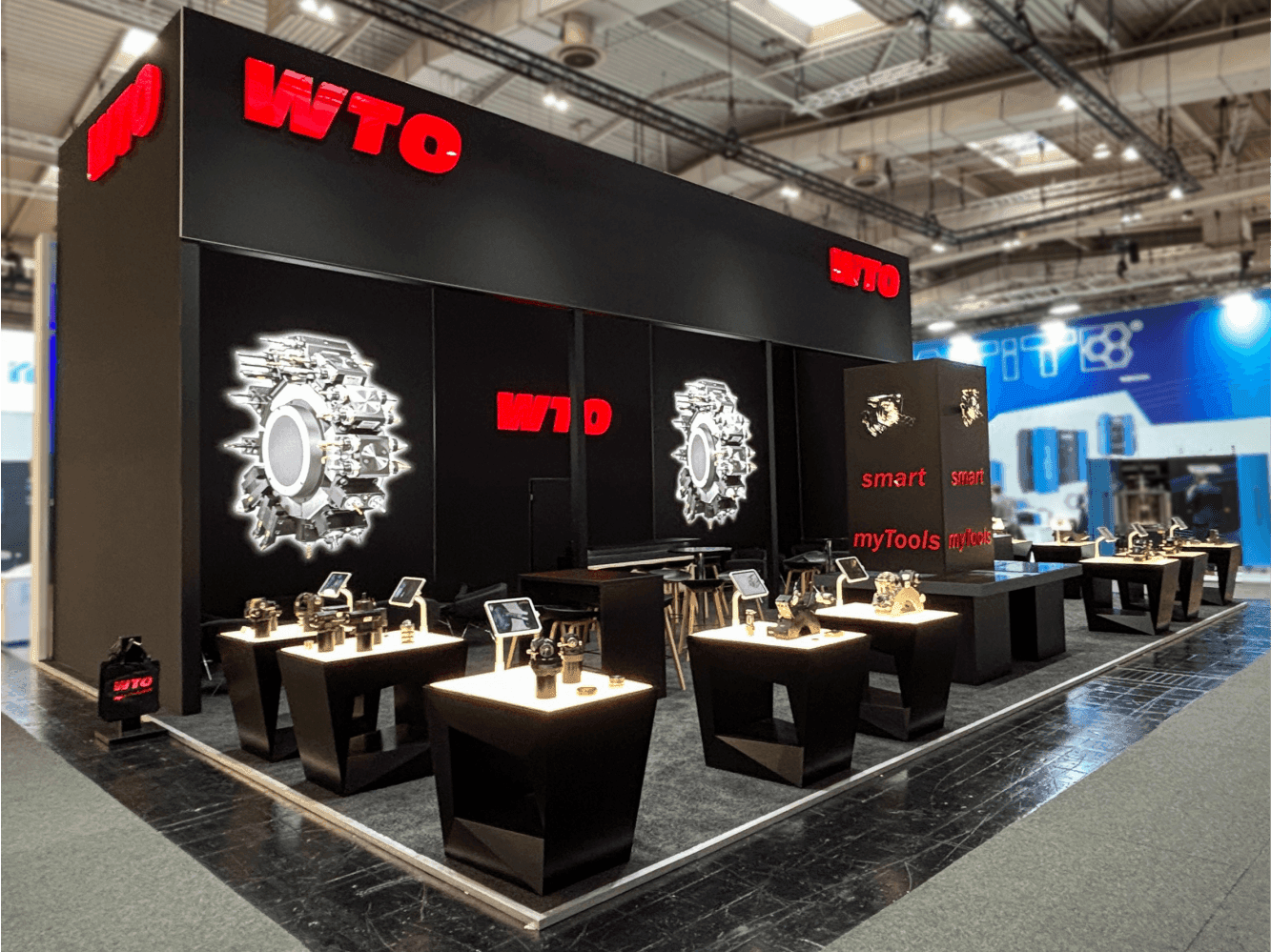 Messestand von links